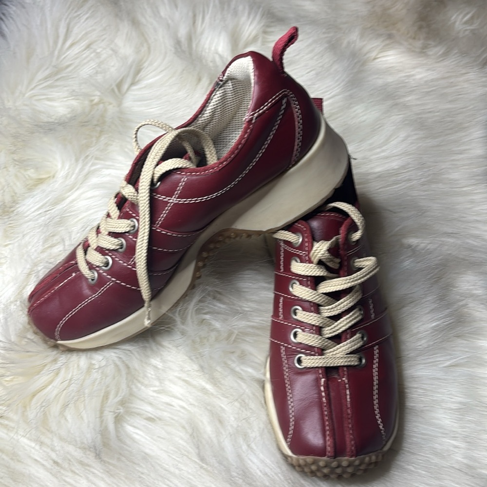 Steve Madden Snickers Red - Picture 4 of 7